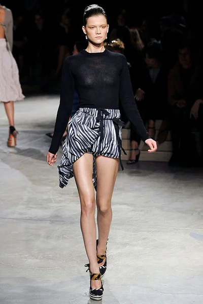 Look 19